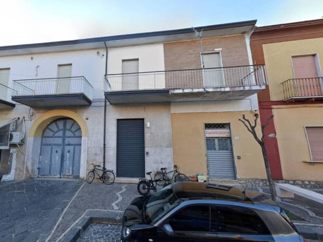 Palazzo in vendita a Grazzanise, Campania