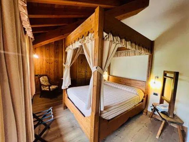 Palazzo in vendita a Gressoney Saint Jean, Aosta