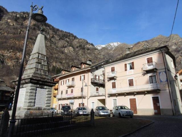 Palazzo in vendita a Gressoney Saint Jean, Aosta