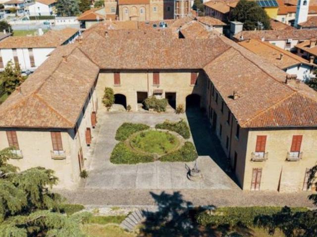 Palazzo in vendita a Grezzago, Lombardia