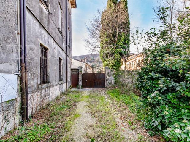 Palazzo in vendita a Grezzana, Veneto