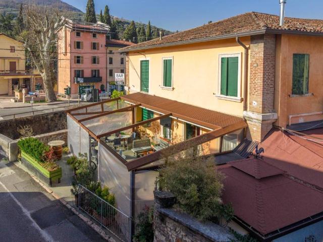Palazzo in vendita a Grezzana, Veneto