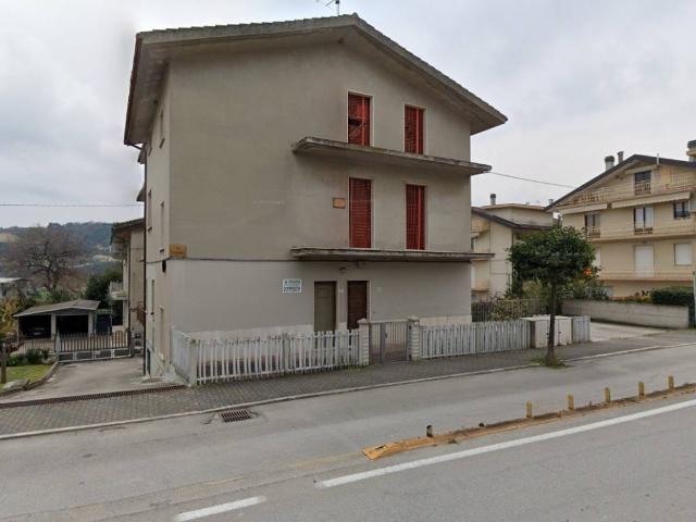 Palazzo in vendita a Zona Industriale Bore Tesino, Marche