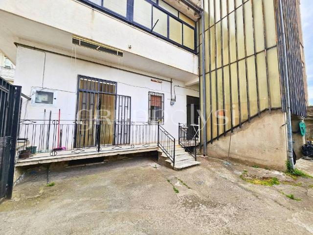 Palazzo in vendita a Zona Maddalena, Grumo Nevano