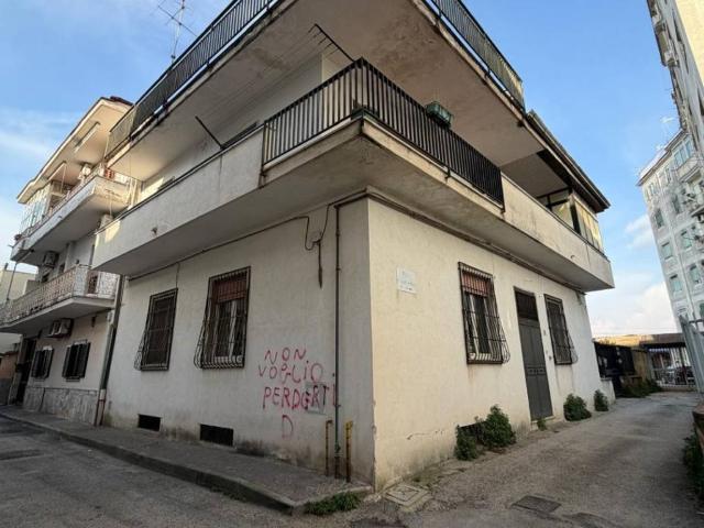 Palazzo in vendita a Zona Maddalena, Grumo Nevano