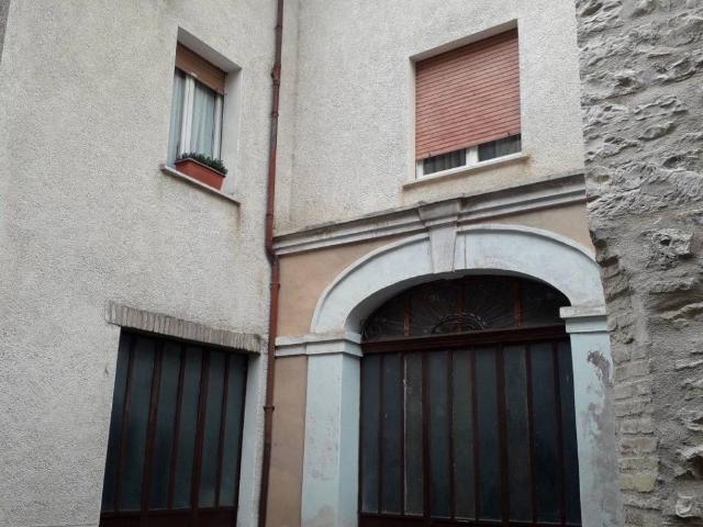 Palazzo in vendita a Gualdo Tadino, Umbria