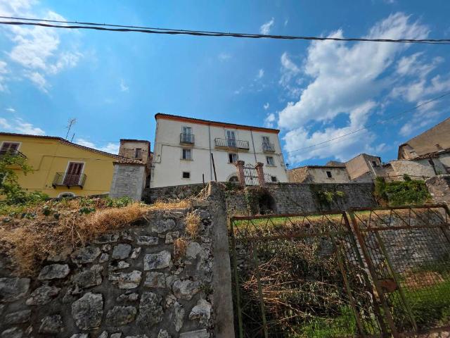 Palazzo in vendita a Guardiaregia, Molise