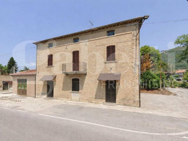 Palazzo in vendita a Gubbio, Umbria