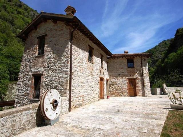 Palazzo in vendita a Gubbio, Umbria