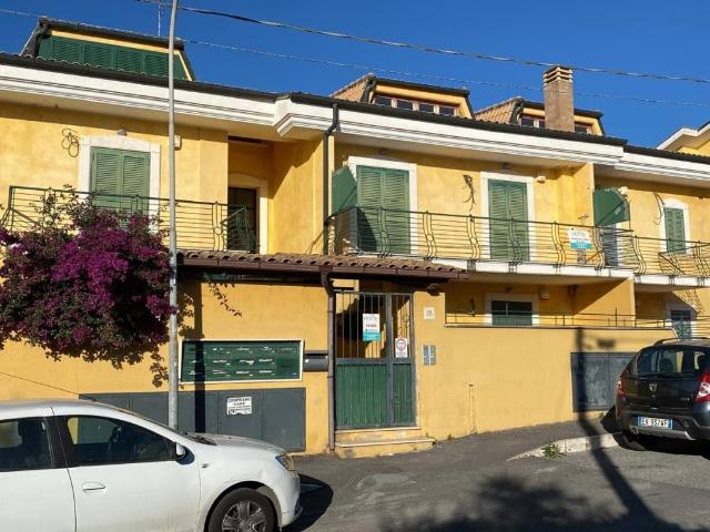 Palazzo in vendita a Guidonia Montecelio, Roma Capitale
