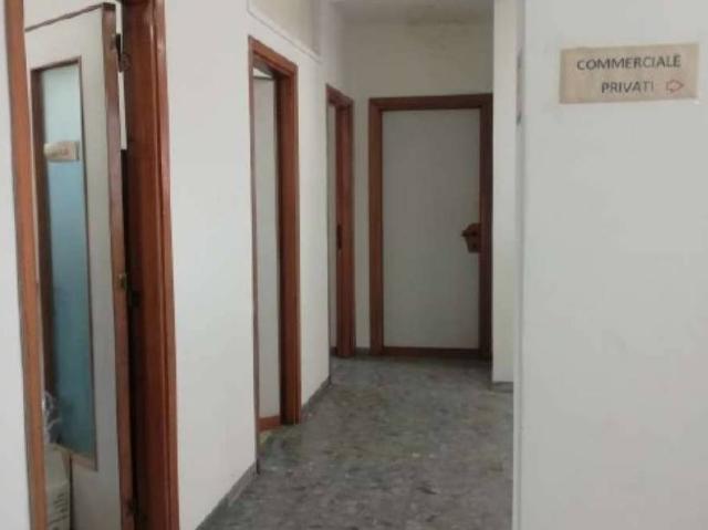 Palazzo in vendita a Guidonia Montecelio, Roma Capitale
