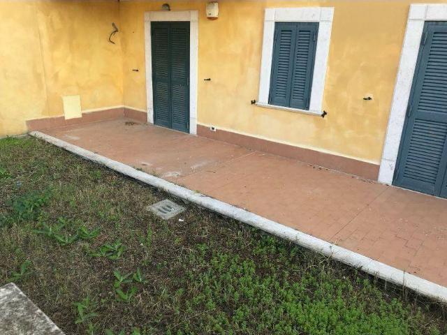 Palazzo in vendita a Guidonia Montecelio, Roma Capitale