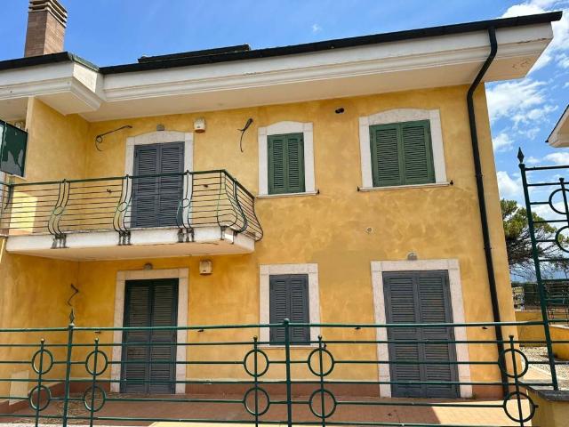 Palazzo in vendita a Pichini, Roma Capitale