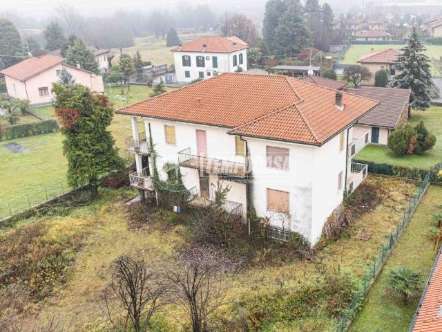 Palazzo in vendita a Inverigo, Lombardia