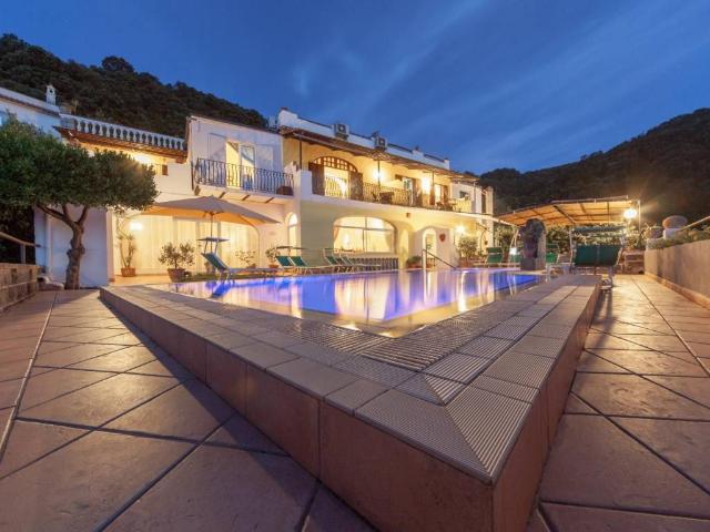 Palazzo in vendita a Ischia, Napoli