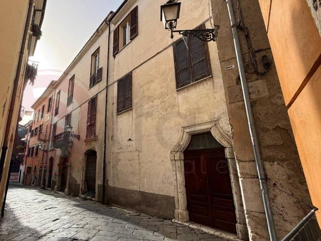 Palazzo in vendita a Isola Del Liri E Superiore, Lazio