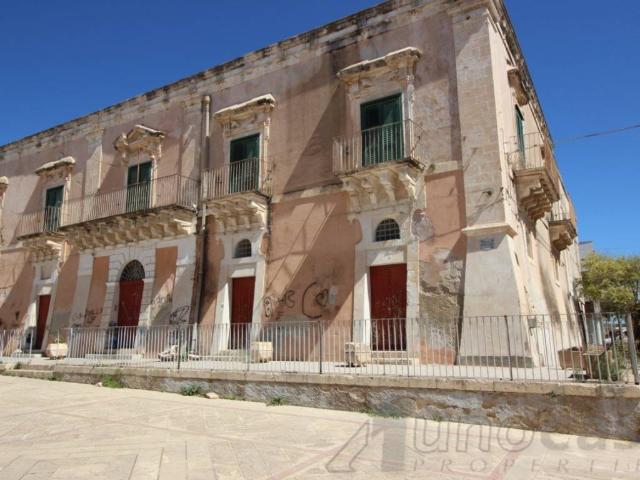 Palazzo in vendita a Ispica, Sicilia
