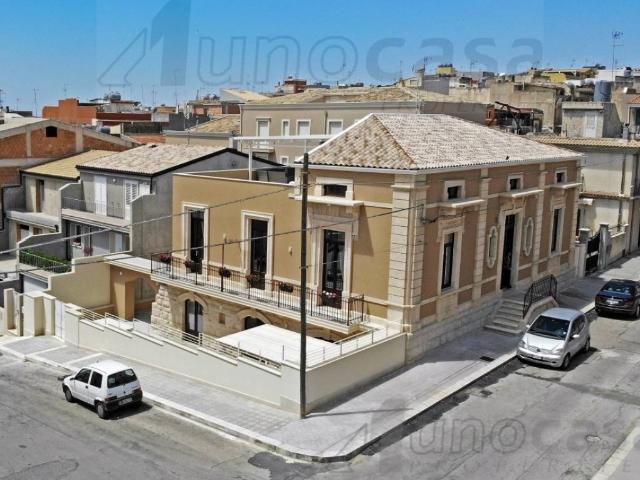 Palazzo in vendita a Ispica, Sicilia
