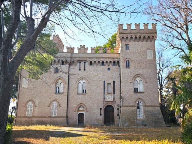 Palazzo in vendita a Marche, Ancona