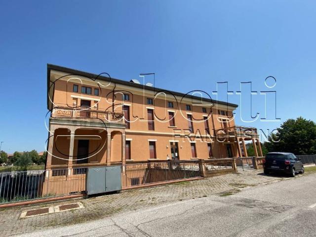 Palazzo in vendita a Jolanda Di Savoia, Reggio Emilia