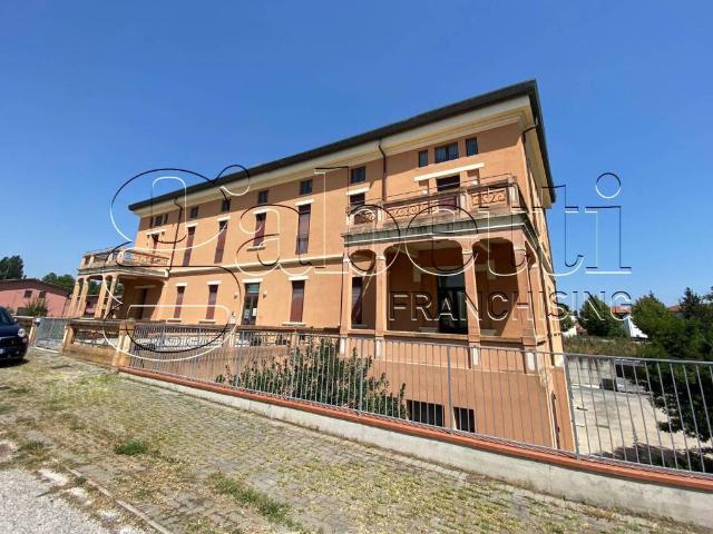 Palazzo in vendita a Jolanda Di Savoia, Reggio Emilia