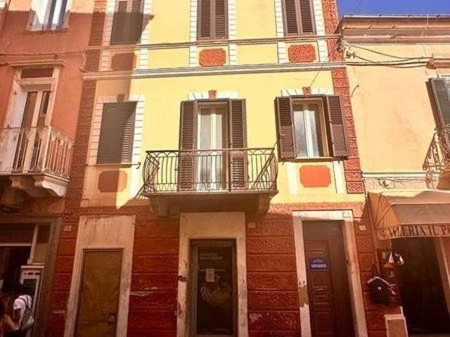 Palazzo in vendita a Sassari