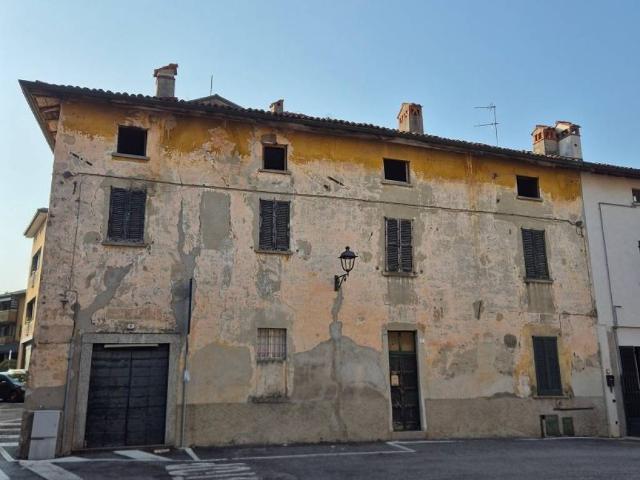 Palazzo in vendita a Unione dei comuni della Valletta, Rovagnate