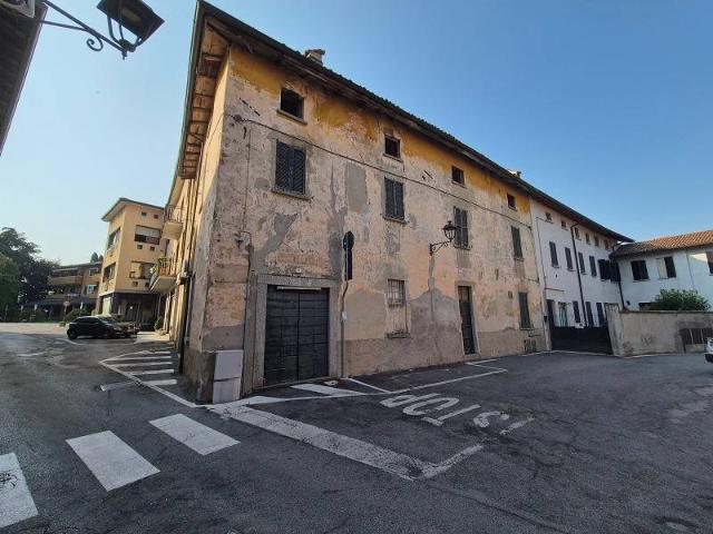 Palazzo in vendita a Unione dei comuni della Valletta, Rovagnate