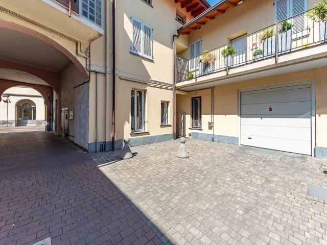 Palazzo in vendita a Lainate, Lombardia