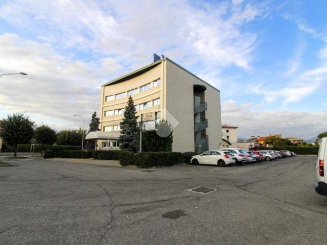 Palazzo in vendita a Lallio, Lombardia