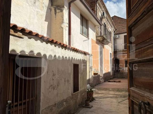 Palazzo in vendita a Calabria, Catanzaro