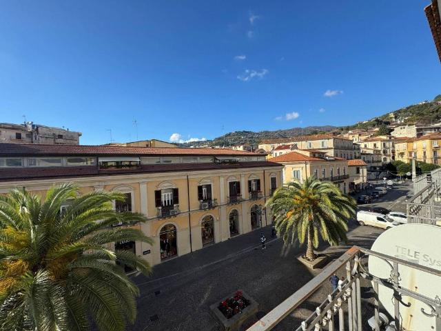 Palazzo in vendita a Calabria, Catanzaro