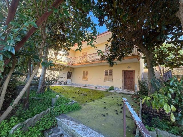 Palazzo in vendita a Calabria, Catanzaro