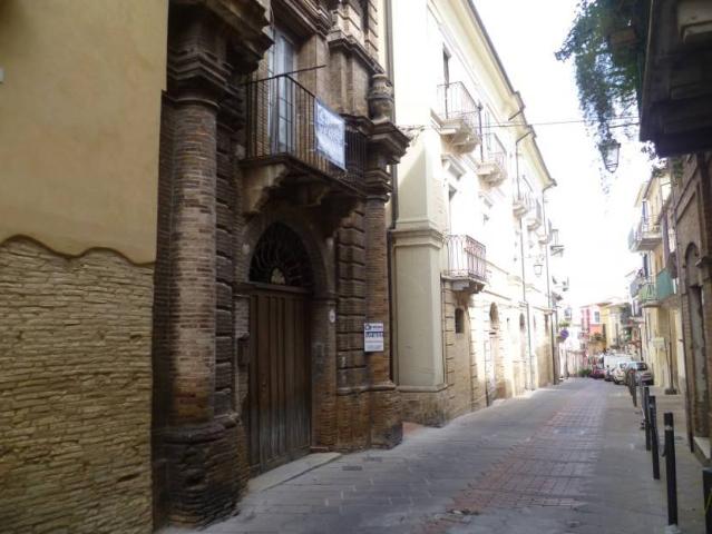 Palazzo in vendita a Civitanova-Sacca, Lanciano