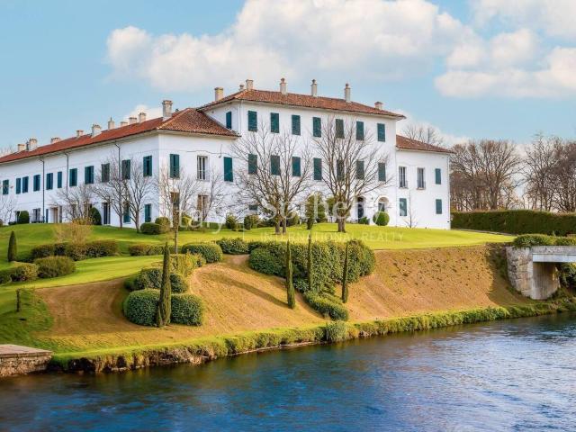 Palazzo in vendita a Landriano, Lombardia