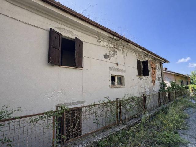 Palazzo in vendita a Tornimparte, Abruzzo