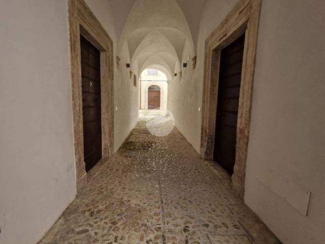 Palazzo in vendita a Torretta, Tornimparte