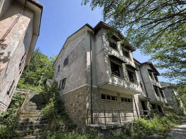 Palazzo in vendita a Tornimparte, Abruzzo