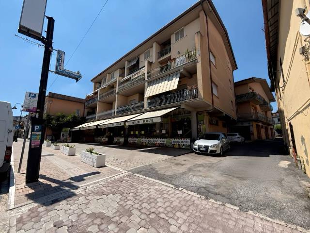 Palazzo in vendita a Valle Mazzone, Roma Capitale