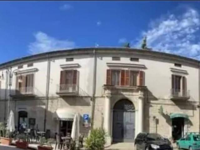 Palazzo in vendita a Larino, Molise