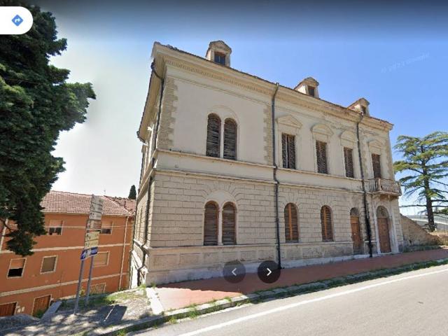 Palazzo in vendita a Larino, Molise