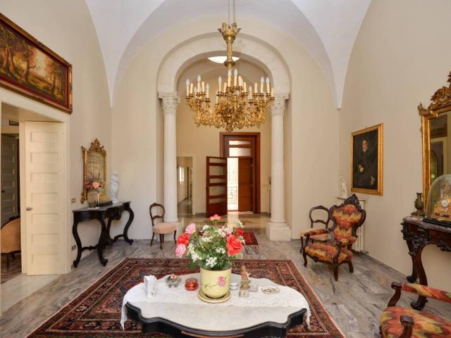 Palazzo in vendita a Puglia, Lecce