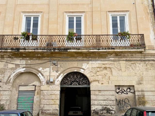 Palazzo in vendita a Puglia, Lecce