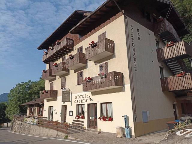 Palazzo in vendita a Comunità Alto Garda e Ledro, Molina Di Ledro