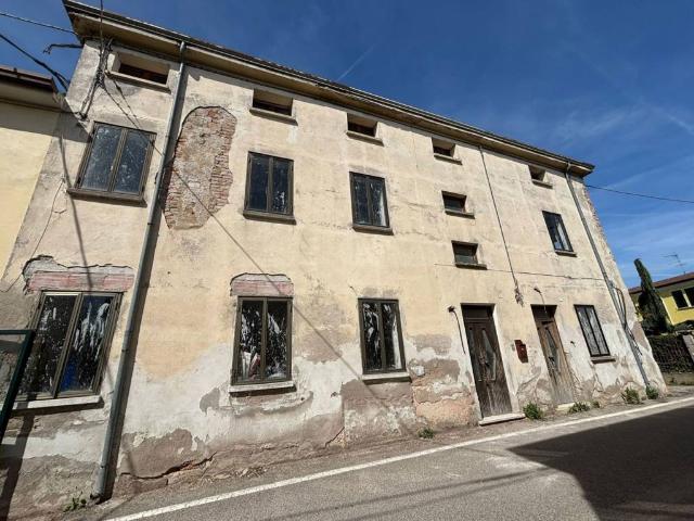 Palazzo in vendita a Legnago, Veneto