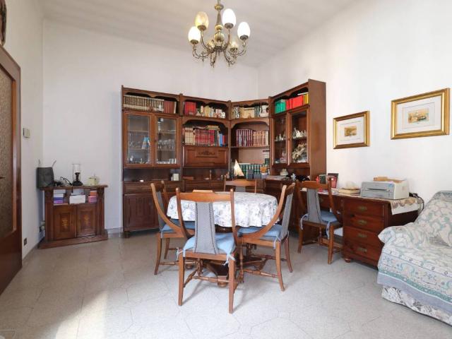 Palazzo in vendita a Oltrestazione, Legnano