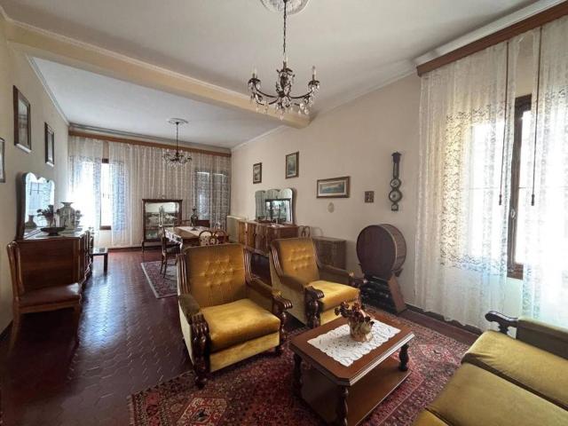 Palazzo in vendita a Lendinara, Veneto