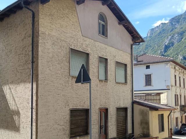 Palazzo in vendita a Lenna, Bergamo