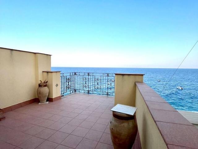 Palazzo in vendita a Letojanni, Sicilia