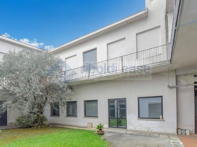 Palazzo in vendita a Cascina Convenio, Lissone